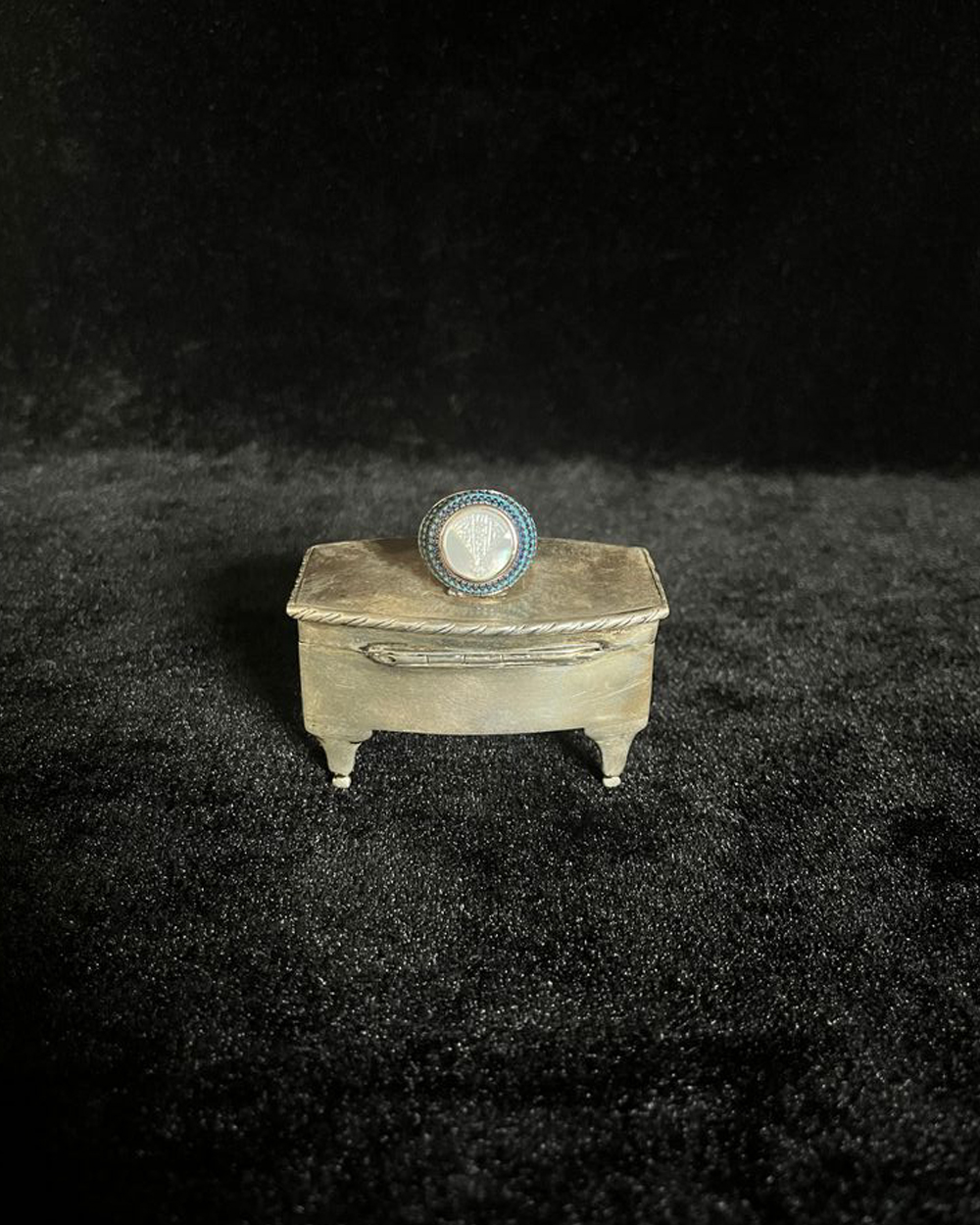 贝雕戒指，英国走狮标纯银首饰盒