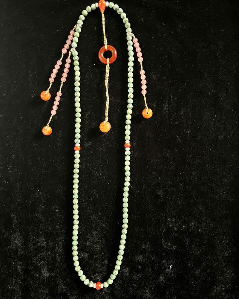 清 朝珠（复制）材质：绿松石、玛瑙、水晶、珍珠