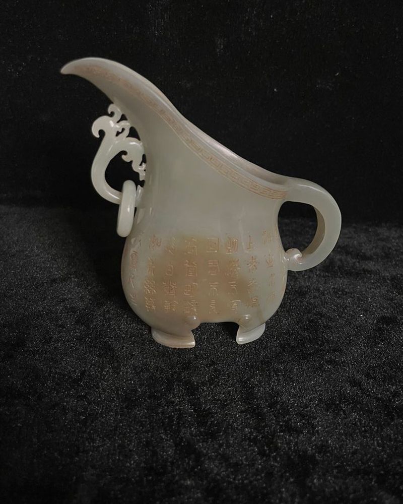 玉带环爵杯 材质：和田玉